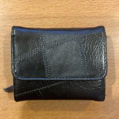 Cartera Raskova j, segons ha informat Gemeente Amsterdam - Bureau Gevonden Voorwerpen mitjançant iLost