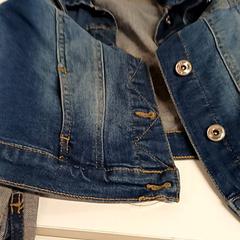 Vêtements Jean bleu, som rapportert av IKEA Saint-Etienne ved bruk av iLost
