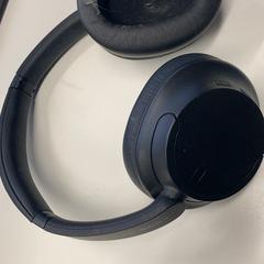 Headphones, as reported by Pathé Eindhoven using iLost