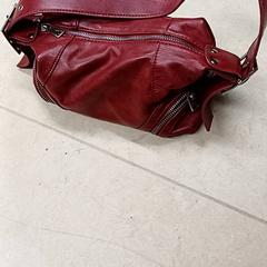 Bossa Bordeaux rood, segons ha informat Qbuzz GD Groningen Peizerweg mitjançant iLost