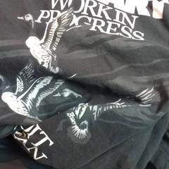 تي شيرت t-shirt، كما تم الإبلاغ عنه بواسطة TivoliVredenburg عبر iLost