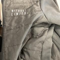 Veste, a été signalé par Movie Park Germany utilisant iLost