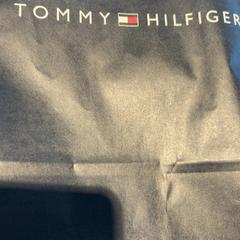 Puma en tommy hilfiger aankoop Tommy, segons ha informat Designer Outlet Roermond mitjançant iLost