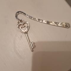 zilver sleuteltje met hartje, iLost에 보고됨