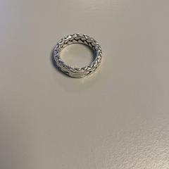 Ringe Buddha to buddha, som rapportert av Pathé Schiedam ved bruk av iLost