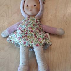 İLost kullanarak IKEA Lyon Grand Parilly tarafından bildirildiği gibi Oyuncak bebek