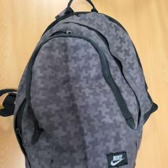 Mochila Grijs, como reportado por Connexxion Noord Holland Noord Alkmaar utilizando o iLost