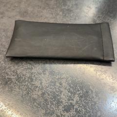 نظارات شمسية، كما تم الإبلاغ عنه بواسطة Rotterdam The Hague Airport عبر iLost