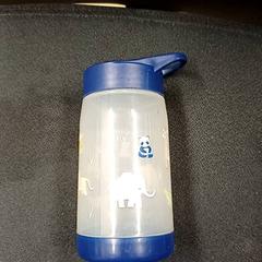 Láhev na vodu Blauw, jak nahlášeno Qbuzz GD Groningen Peizerweg pomocí iLost