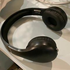 Auscultadores Black, como reportado por MEININGER Hotel München City Center utilizando o iLost