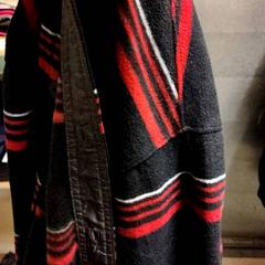 Skjorta Black red, rapporterat av KABUL à GoGo / Teatro med iLost