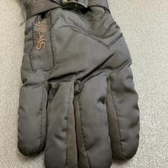 Gant Schwarz Sport, a été signalé par Schönbrunn "Group Center" utilisant iLost