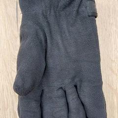 衣類 - Handschoenen がiLostで Regio Antwerpen - Brussel によって報告されました