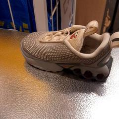 But, zgłoszono przez IKEA Furuset przy użyciu iLost