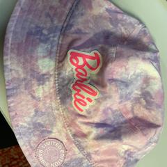 Hoed Barbie, como reportado por Pathé Schiedam utilizando o iLost