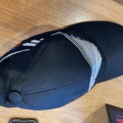 Bejzbalová čiapka, ako bolo nahlásené Designer Outlet Roosendaal pomocou iLost