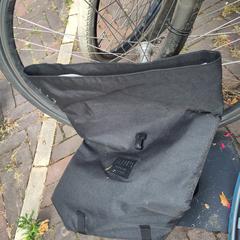 Antraciete waterproef bag from brand 'journey', segons s'ha informat a iLost