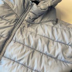 السترة، كما تم الإبلاغ عنه بواسطة GVB عبر iLost