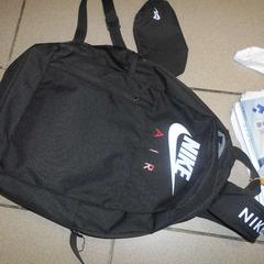 バックパック Zwarte/ Nike Air がiLostで Regio Limburg - Leuven によって報告されました