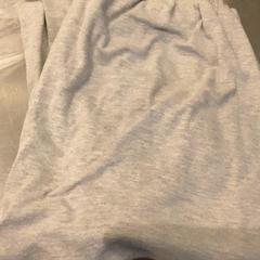 Pantalon de sport Grey, a été signalé par MEININGER Hotel Leipzig Hauptbahnhof utilisant iLost