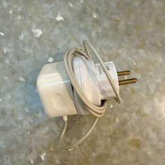 Kargagailua White charger + adapter, gisa salatu by Conscious hotel Oudegracht iLost erabiliz
