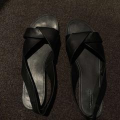 Sandal, rapporterat av Leonardo Hotel Amsterdam Rembrandtpark med iLost
