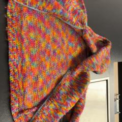 Detský sveter Regenboog wol, ako bolo nahlásené Pathé Amsterdam Noord pomocou iLost