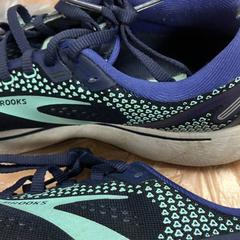Schoenen, zoals gemeld door Sheraton Brussels Airport Hotel met iLost