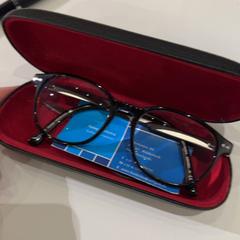 Brillenkoker met bril zwart, jak nahlášeno Pathé de Kuip pomocí iLost