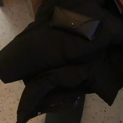ジャケット Black jacket and Black wallet がiLostで MEININGER Hotel Köln West によって報告されました