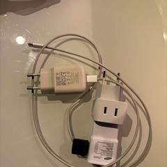 アダプタ WHITE がiLostで Room Mate Bruno によって報告されました