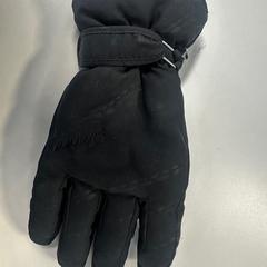 Guante, ha sido reportado por TheaterHangaar con iLost