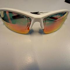 Napszemüveg Wit, amint azt Connexxion Zeeuws-Vlaanderen az iLost segítségével jelentette.