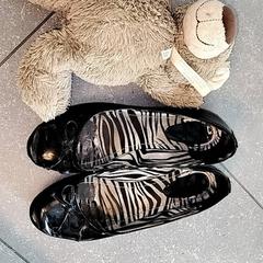 Schoenen + teddybeer, come riportato da Ziekenhuis Oost-Limburg utilizzando iLost