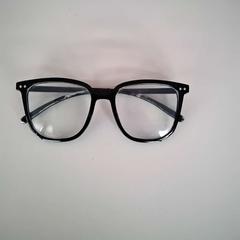 Lentes, segundo informou Twisto usando iLost