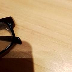 Óculos, como reportado por Beekse Bergen Resorts en Hotel utilizando o iLost