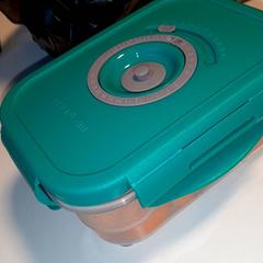 Plastikowy pojemnik Turquoise bakje, zgłoszono przez Van der Valk Hotel Tiel przy użyciu iLost