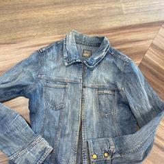 Džínová bunda, jak nahlášeno CARS HANGARD pomocí iLost