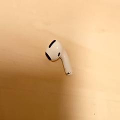 Earbud, ha sido reportado por Mövenpick Hotel Amsterdam City Centre con iLost