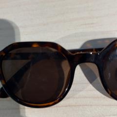 Sonnenbrille, gemeldet von Pathé Tilburg Stappegoor über iLost