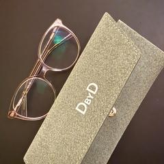 Puzdro na okuliare s okuliarmi, ako bolo nahlásené Conscious Hotel Westerpark pomocou iLost