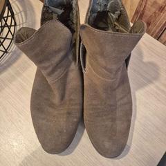 Topánka, ako bolo nahlásené Amsterdam ID Aparthotel pomocou iLost