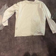 Camisa wit uniqlo, segons ha informat Van der Valk Hotel Haarlem mitjançant iLost