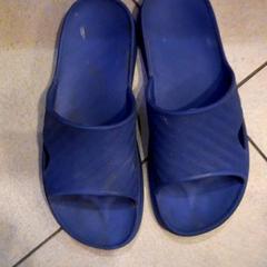 Pantuflas, segundo informou Leonardo Royal Hotel Amsterdam usando iLost