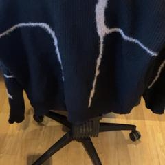 Sweter Zwart met wit, zgłoszono przez Pathé Rembrandt Utrecht przy użyciu iLost