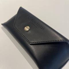 Brillenkoker met inhoud، كما تم الإبلاغ عنه عبر iLost