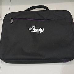 Bag Laptop tas, som rapportert av Van der Valk Hotel Schiphol ved bruk av iLost