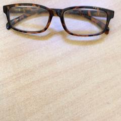 Óculos, como reportado por Het Spoorwegmuseum utilizando o iLost