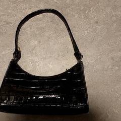 Bag - Handtas zwart, som rapportert av Regio Oost-Vlaanderen ved bruk av iLost