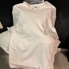 T-shirt white white がiLostで Room Mate Bruno によって報告されました